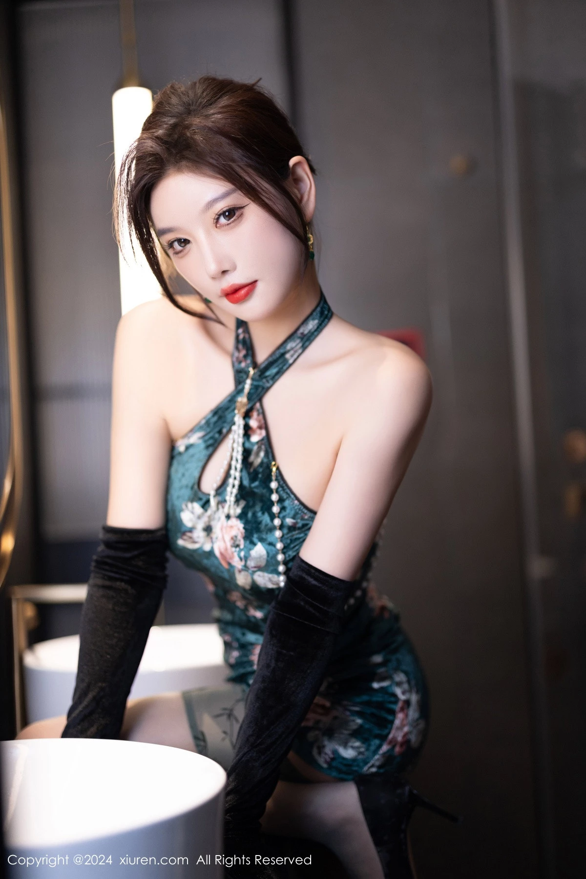 [XiuRen]高清写真图 2024.09.14 No.9165 杨晨晨Yome 黑丝美腿