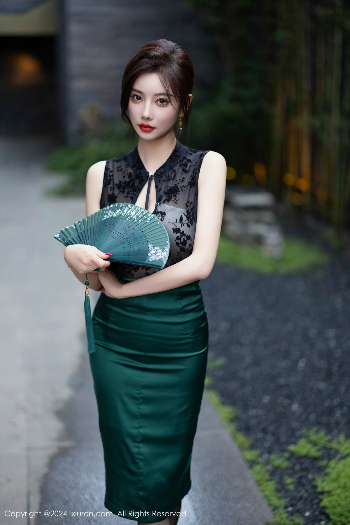 [XiuRen]高清写真图 2024.11.01 No.9384 杨晨晨Yome 黑丝美腿