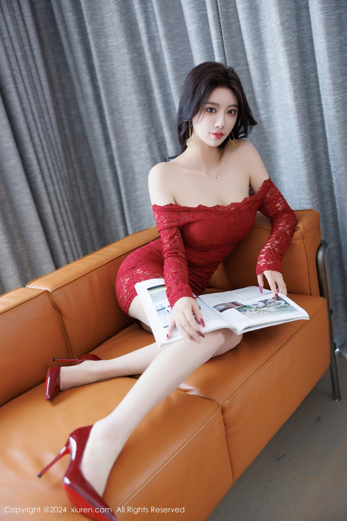 [XiuRen]高清写真图 2024.11.15 No.9456 杨晨晨Yome 黑丝美腿
