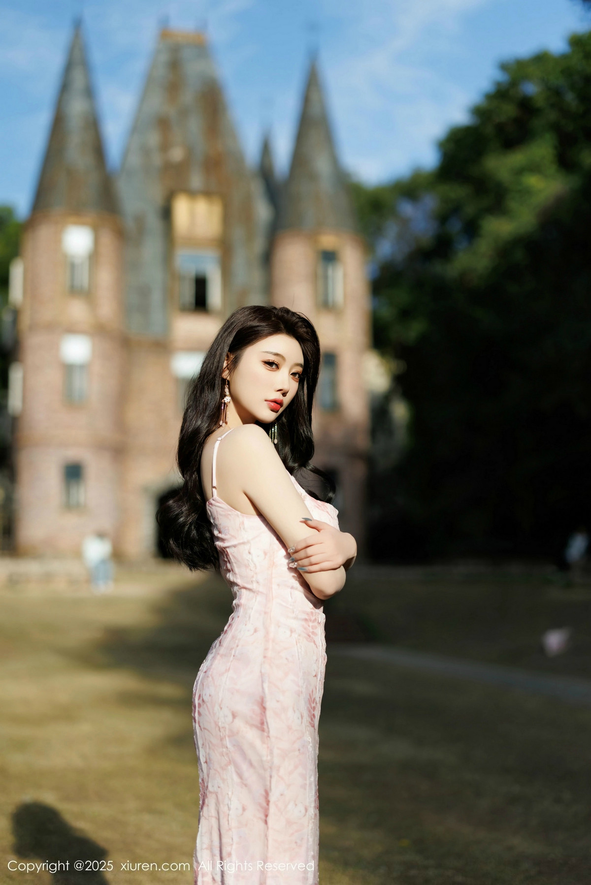 [XiuRen]高清写真图 2025.02.14 No.9886 杨晨晨Yome 丝袜美腿