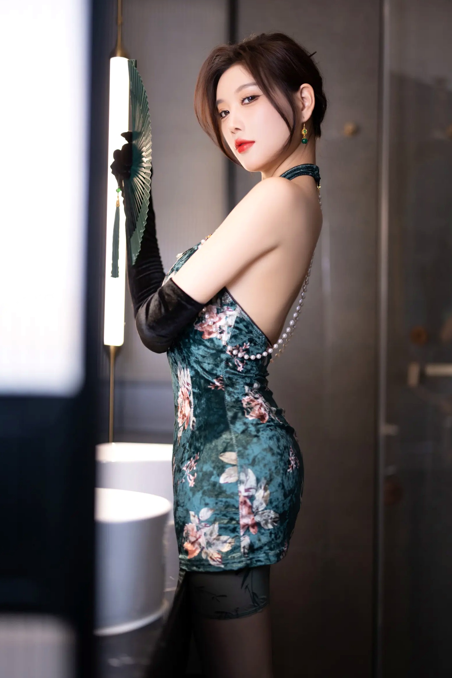 杨晨晨 - 绿色复古旗袍与蕾丝内衣私房照，优雅与性感的碰撞 [103P]