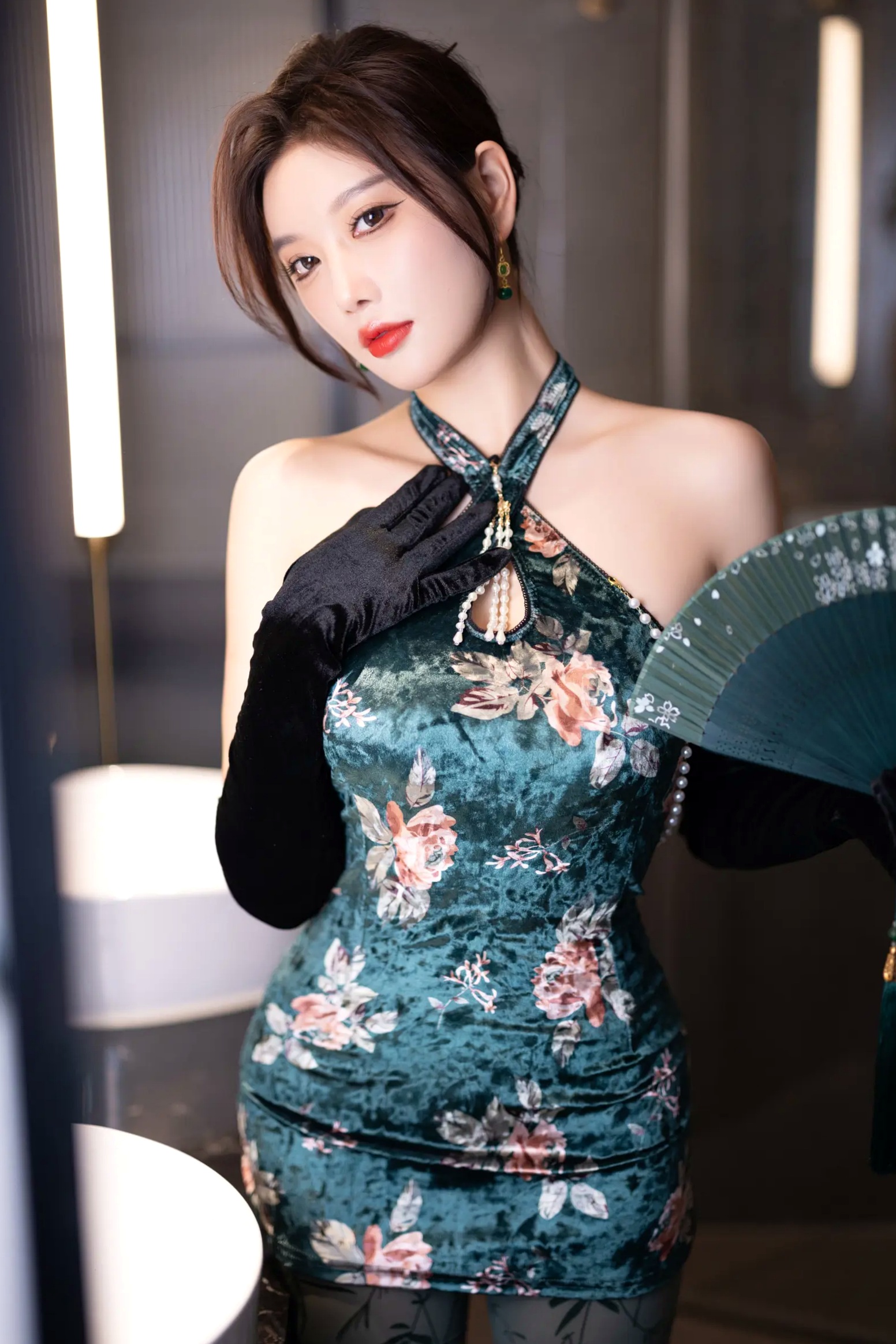 杨晨晨 - 绿色复古旗袍与蕾丝内衣私房照，优雅与性感的碰撞 [103P]