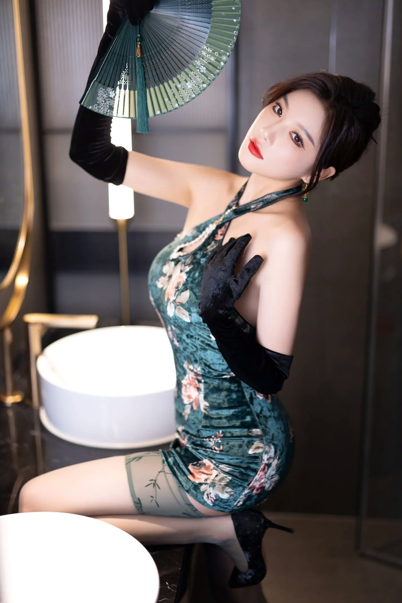 杨晨晨 - 绿色复古旗袍与蕾丝内衣私房照，优雅与性感的碰撞 [103P]