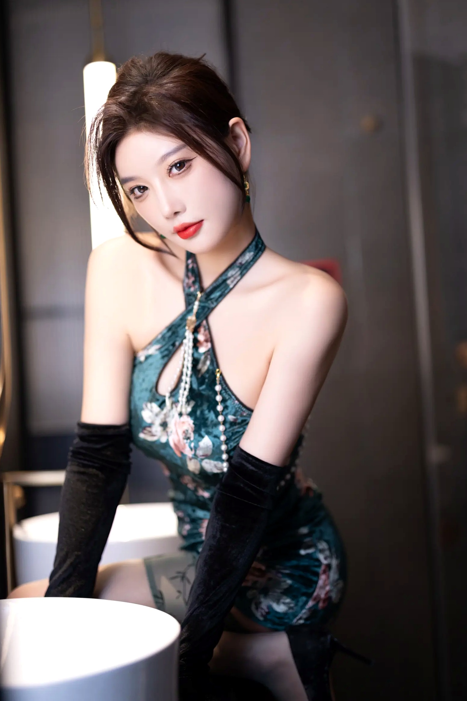 杨晨晨 - 绿色复古旗袍与蕾丝内衣私房照，优雅与性感的碰撞 [103P]
