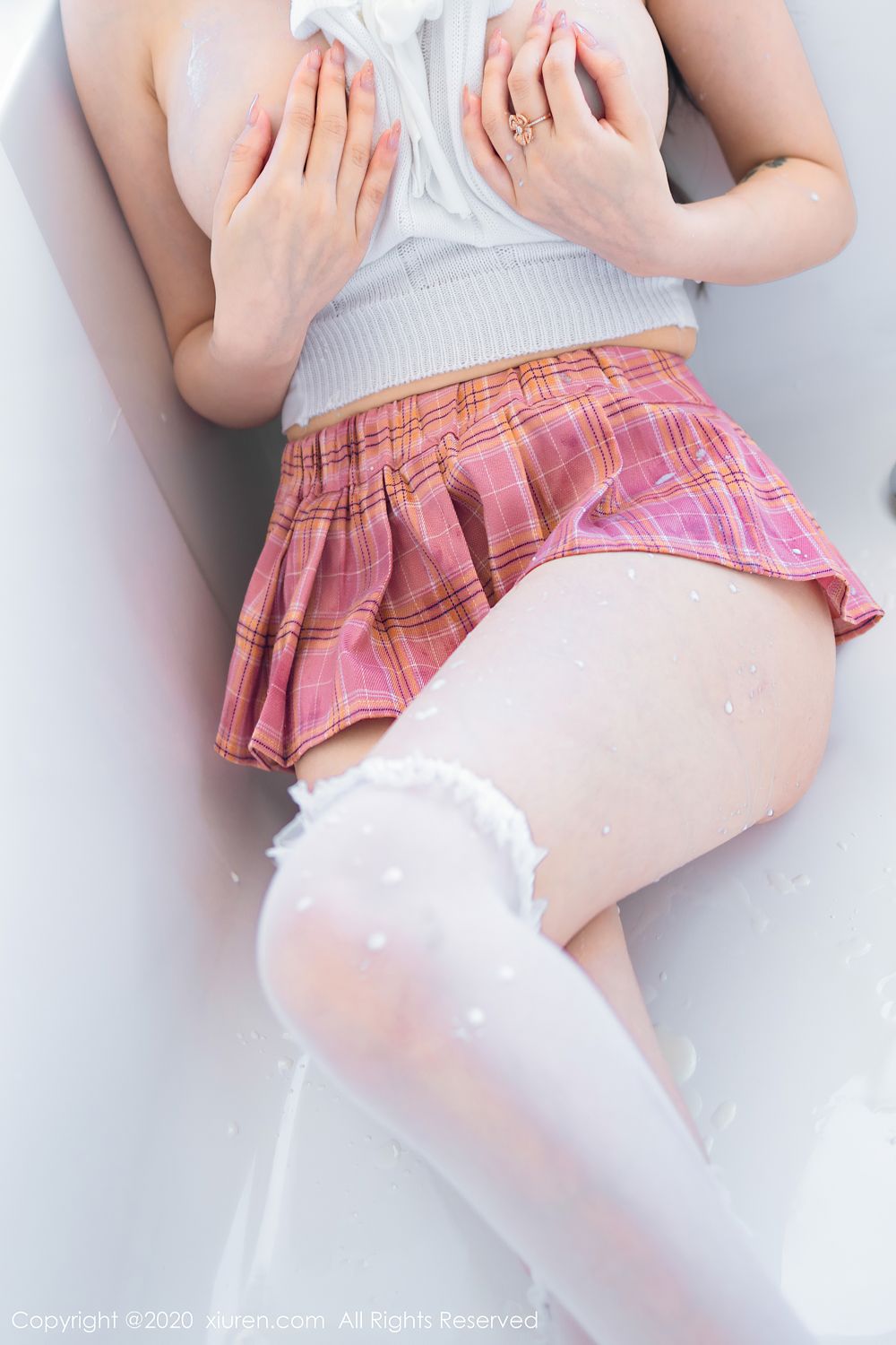 [XiuRen]高清写真图 2020.08.10 No.2421 玉兔miki