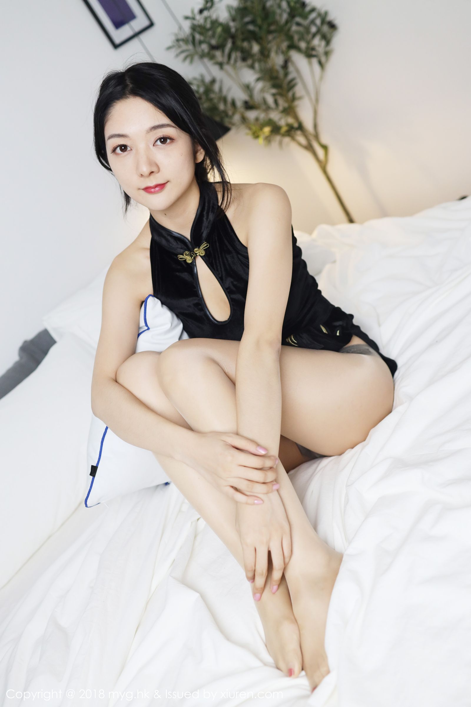 女神Angela喜欢猫 古典旗袍现代黑丝