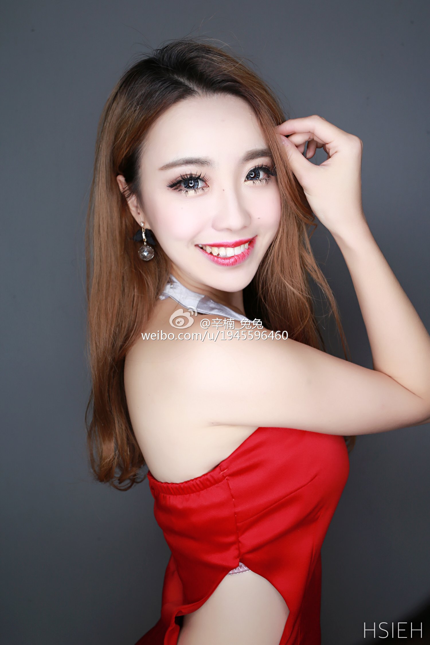 辛楠_兔兔 高挑车模颜值爆表～