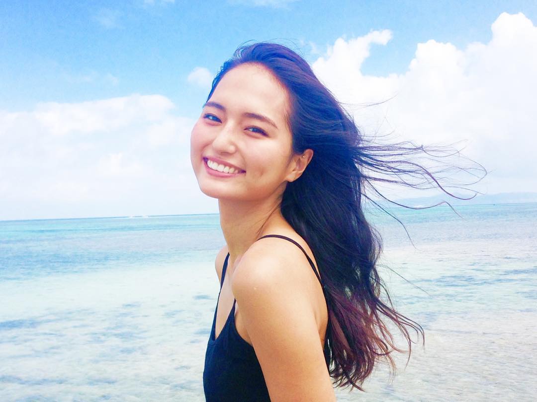 山贺琴子 沙滩比基尼小麦色肌肤分外健康