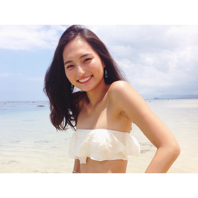 山贺琴子 沙滩比基尼小麦色肌肤分外健康