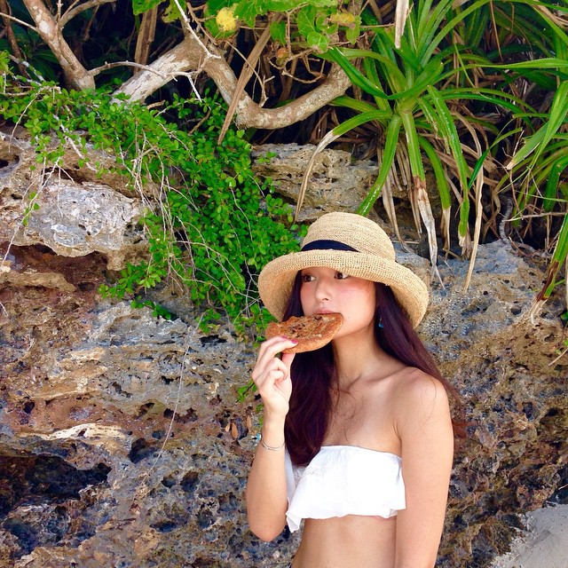 山贺琴子 沙滩比基尼小麦色肌肤分外健康