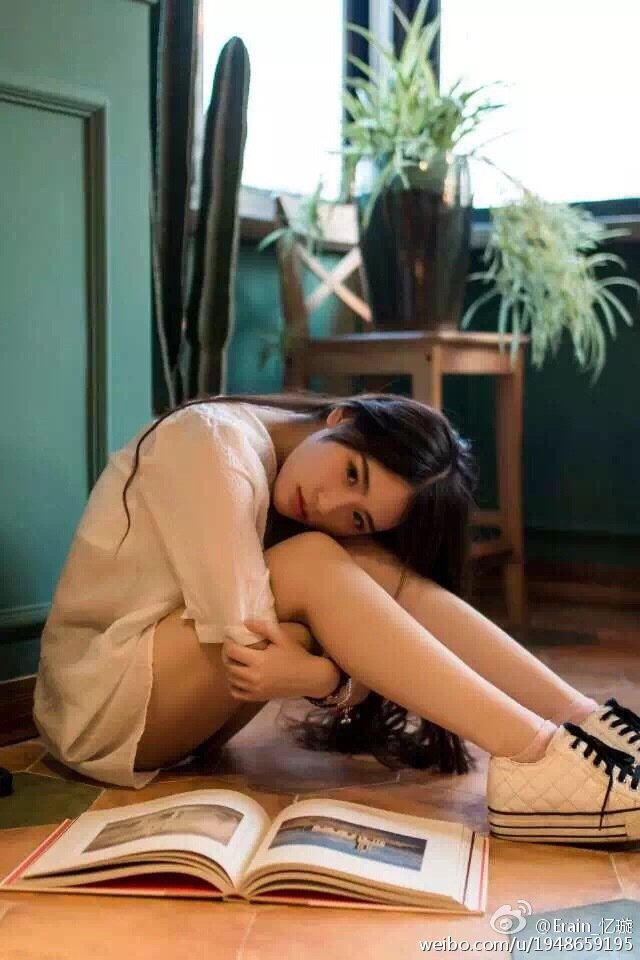喵小兔了个宅 微博私房写真图