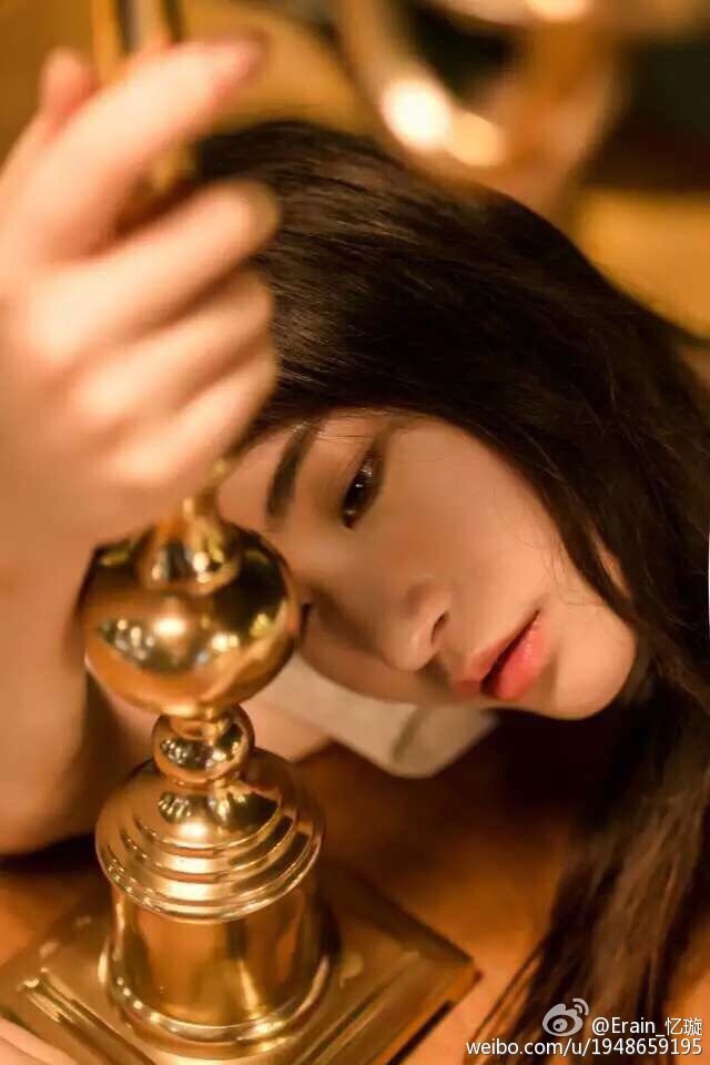 喵小兔了个宅 微博私房写真图