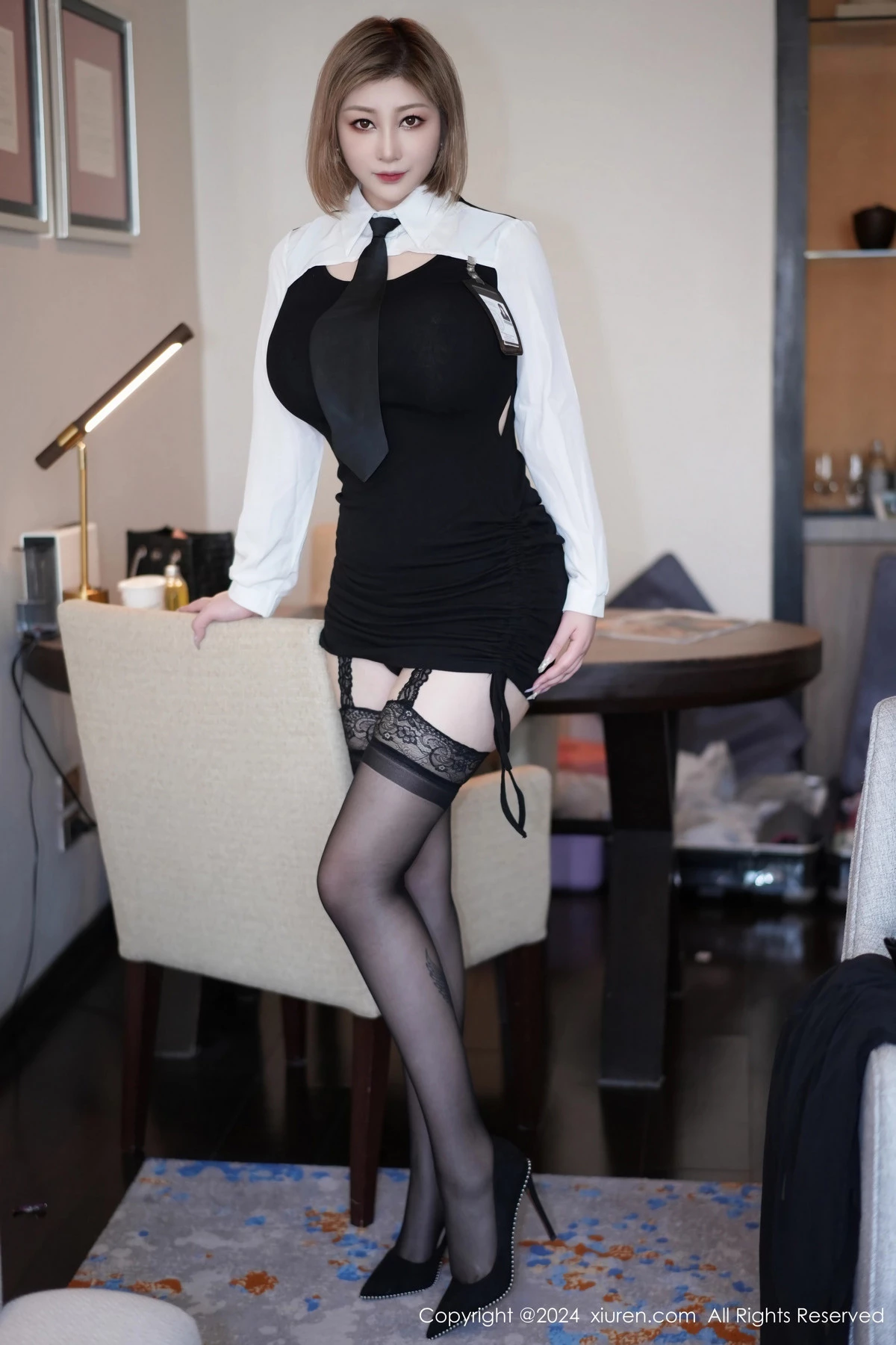 [XiuRen]高清写真图 2024.02.23 No.8134 妲己_Toxic 黑丝美臀