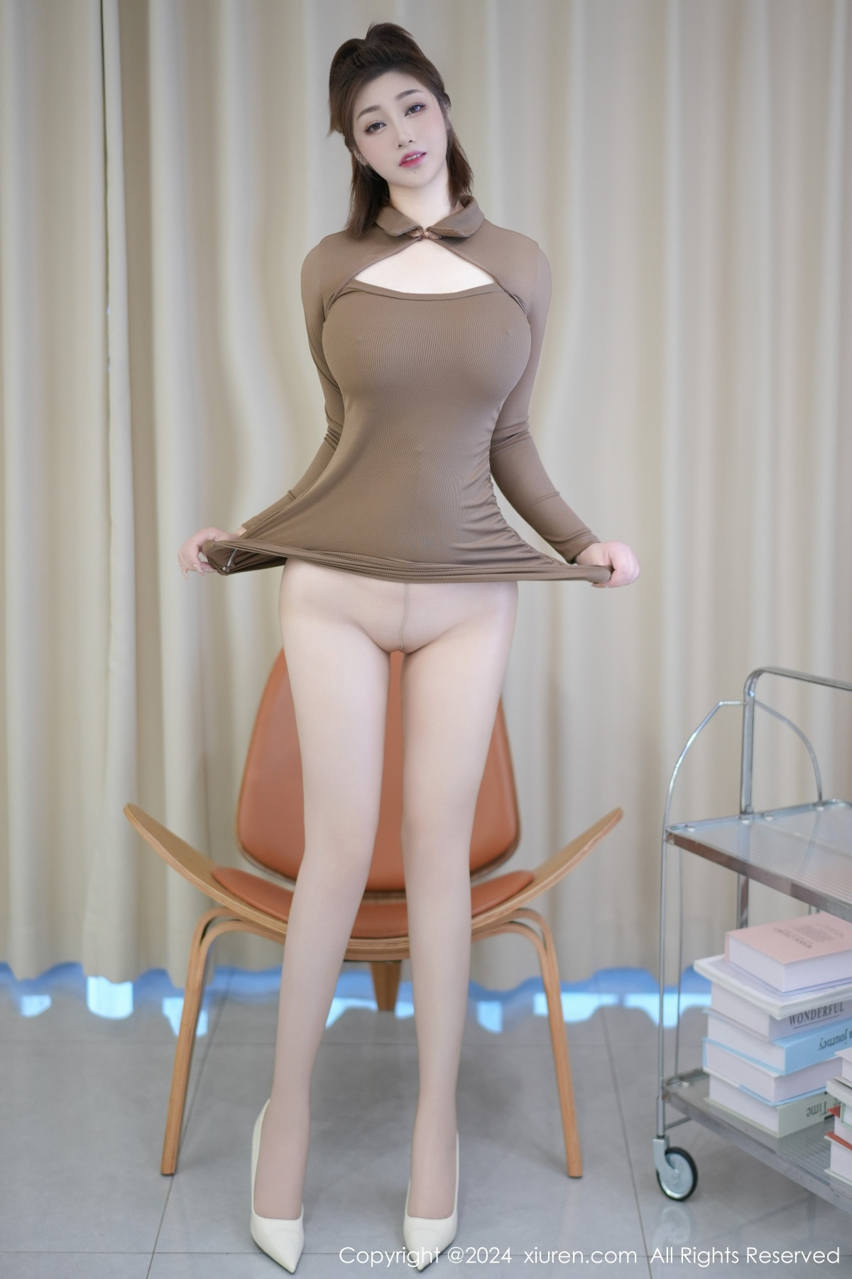 [XiuRen]高清写真图 2024.12.06 No.9556 妲己_Toxic 丰腴美臀