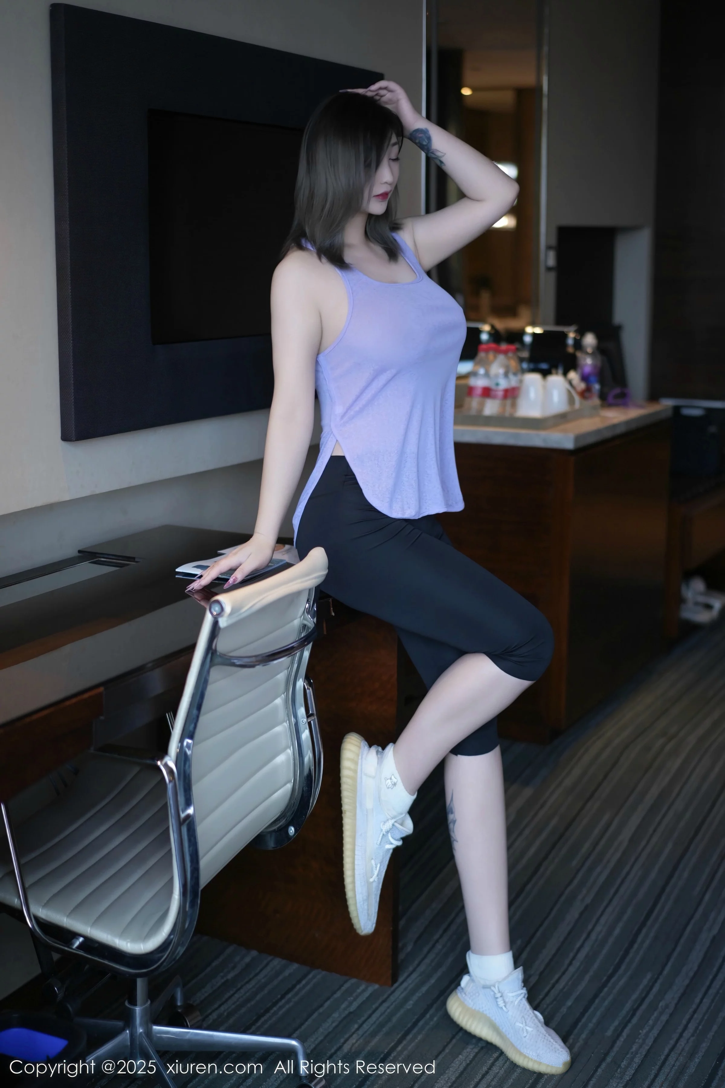 [XiuRen]高清写真图 2025.08.22 No.10682 妲己_Toxic 性感紫灰