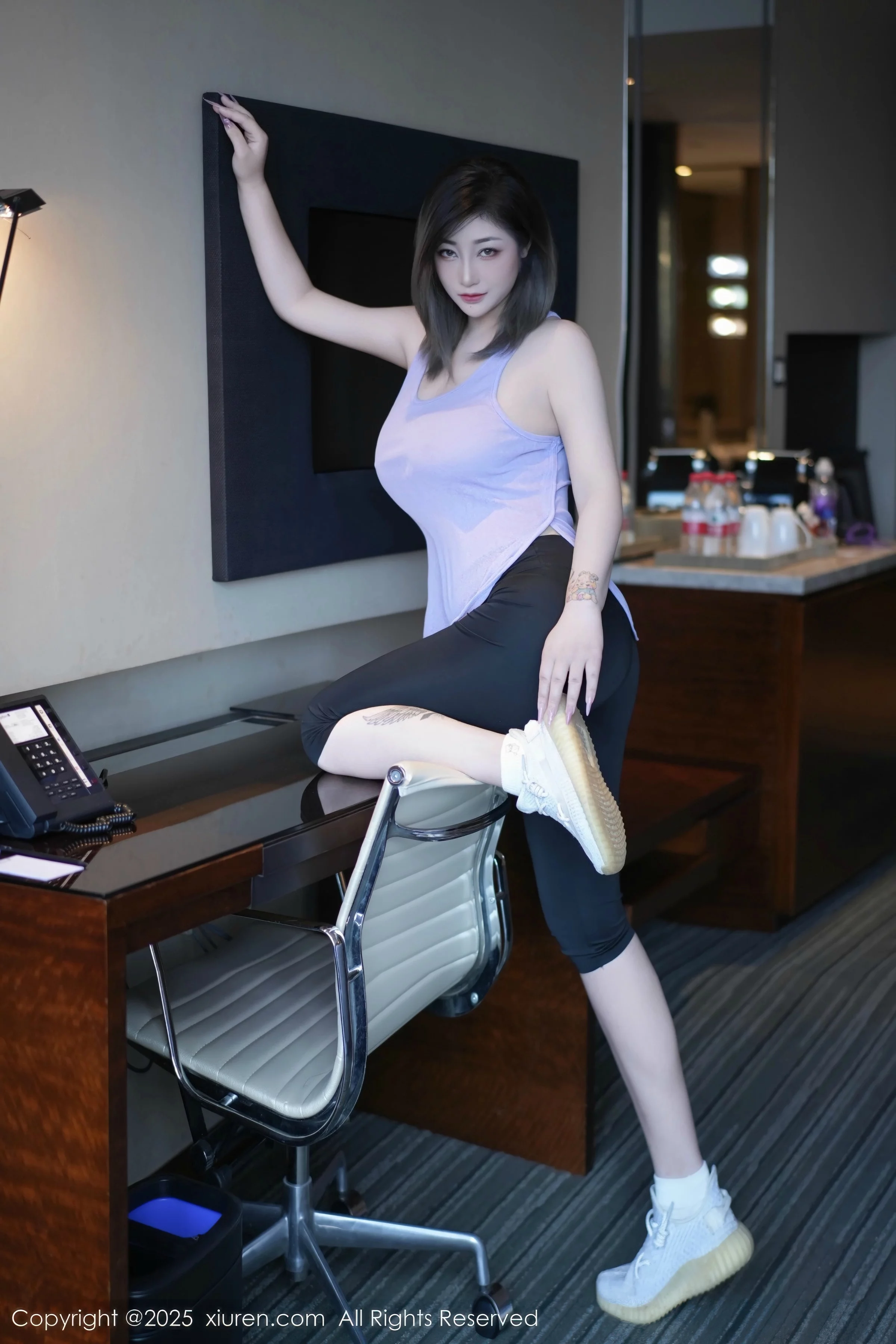 [XiuRen]高清写真图 2025.08.22 No.10682 妲己_Toxic 性感紫灰