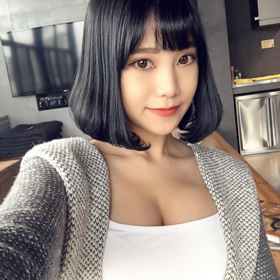 李优Uriko 日系空灵女孩冷艳写真图