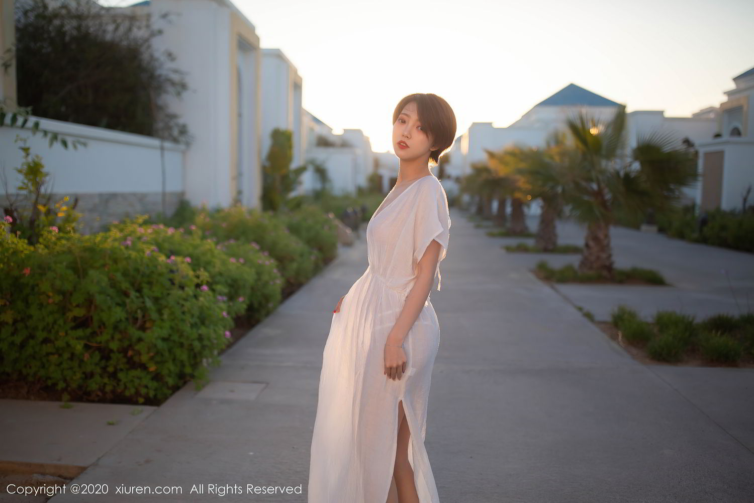 [XiuRen]高清写真图 2020.08.04 No.2405 冯木木LRIS