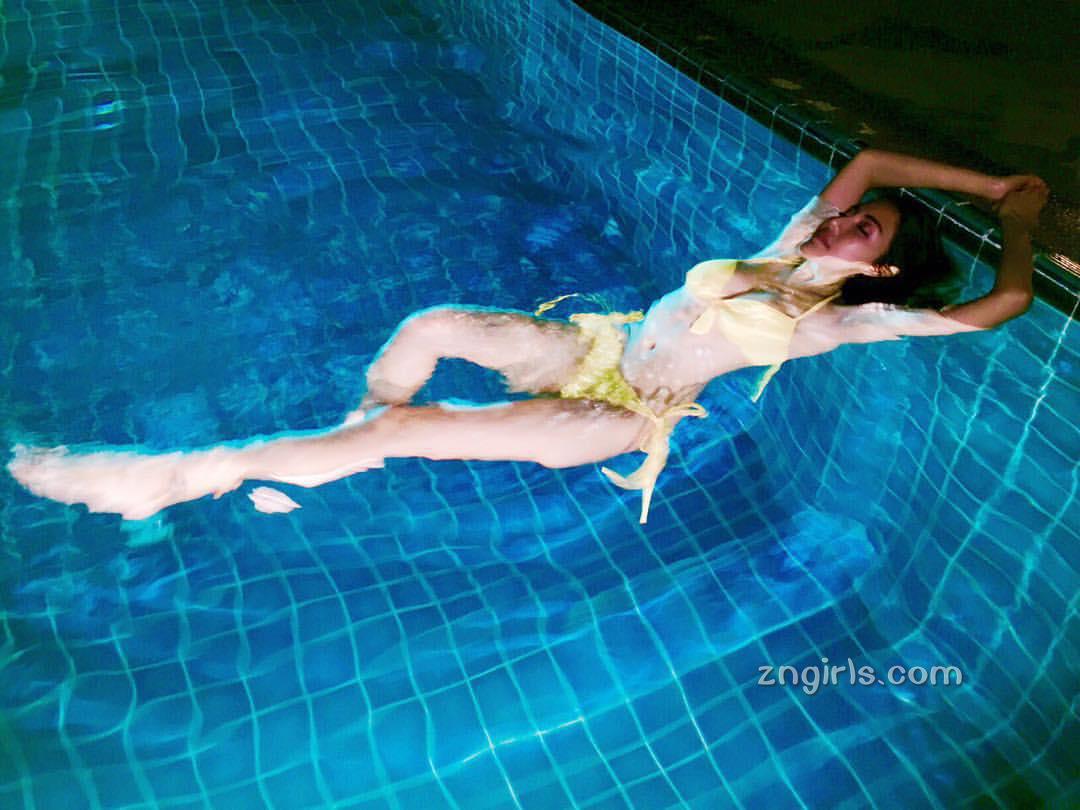 Freya Khunanya 沙滩长腿比基尼姐姐