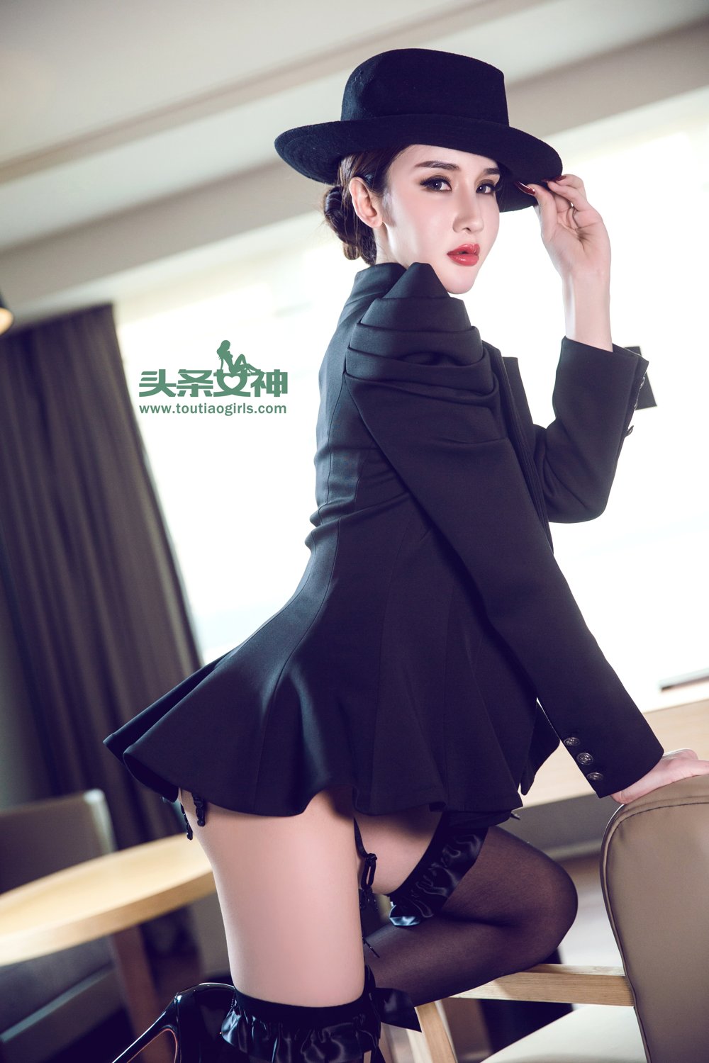 阿依努尔瓦娅情欲女爵写真