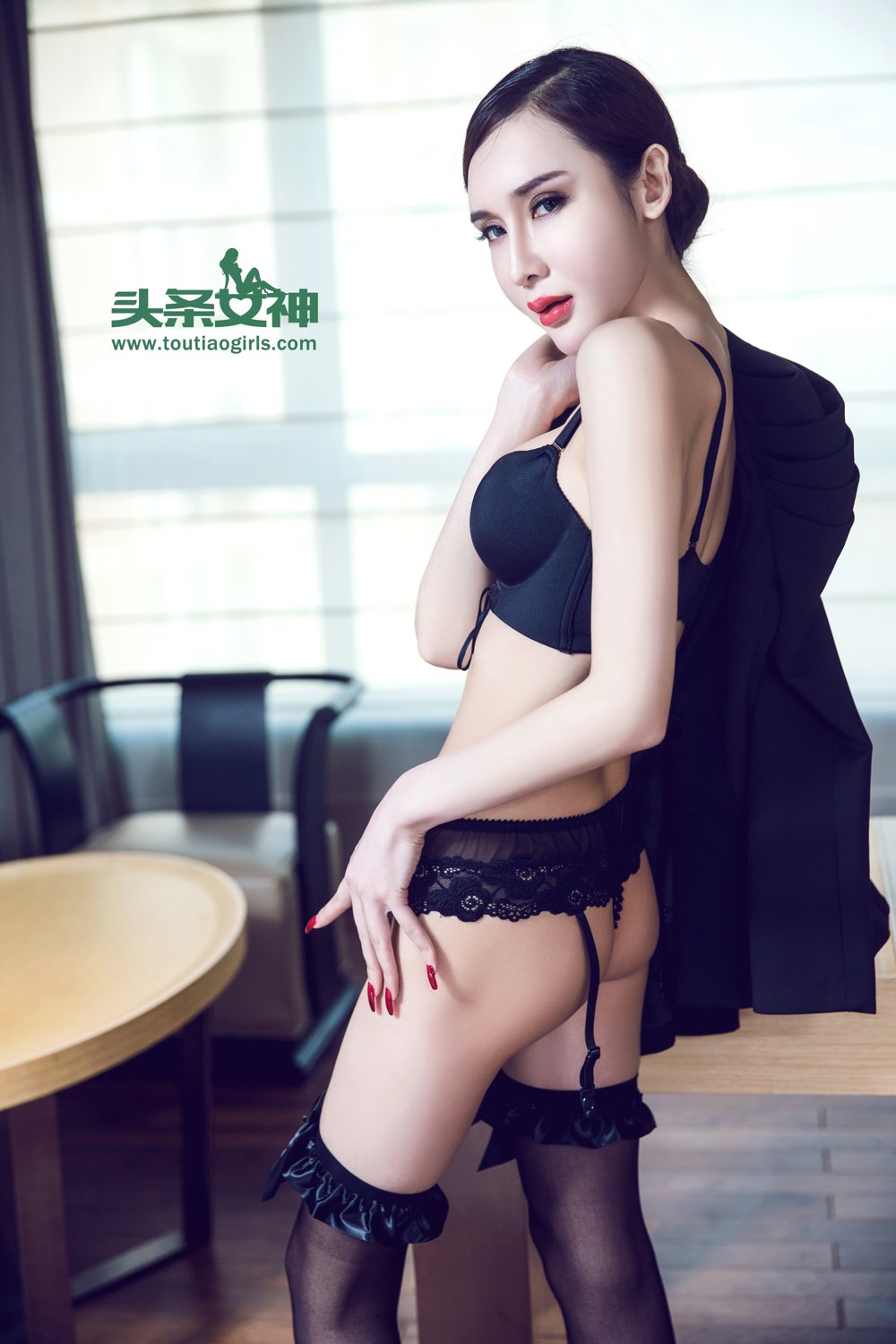 阿依努尔瓦娅情欲女爵写真