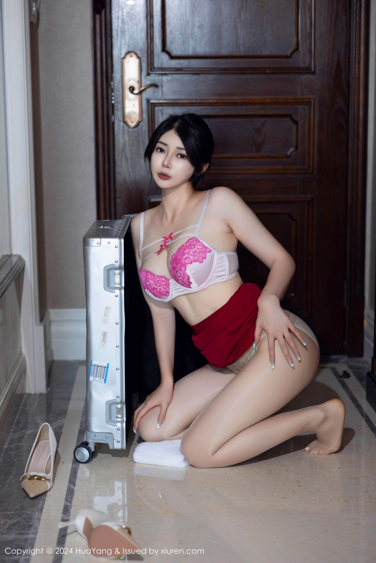 [HuaYang]高清写真图 2024.09.06 VOL.605 凯竹Quinn 美腿丝袜
