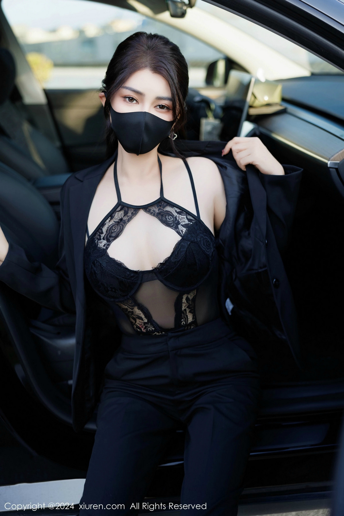 [XiuRen]高清写真图 2024.11.06 No.9405 凯竹Quinn 黑丝美腿