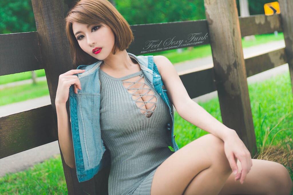 Sylvia小希 短发美人户外写真图