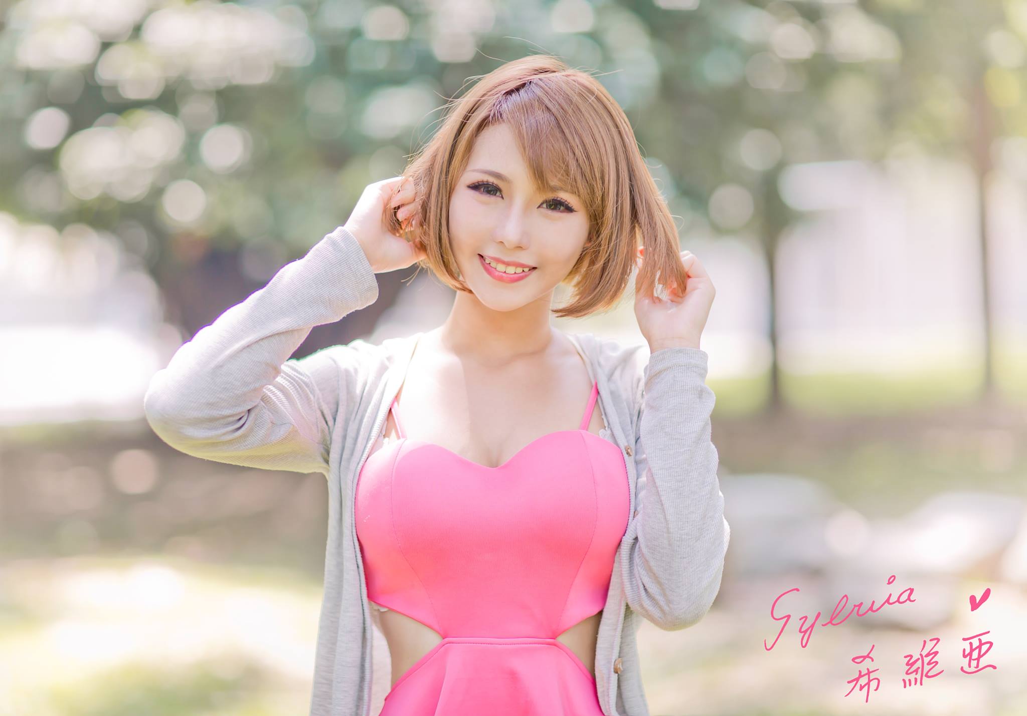 Sylvia小希 短发美人户外写真图