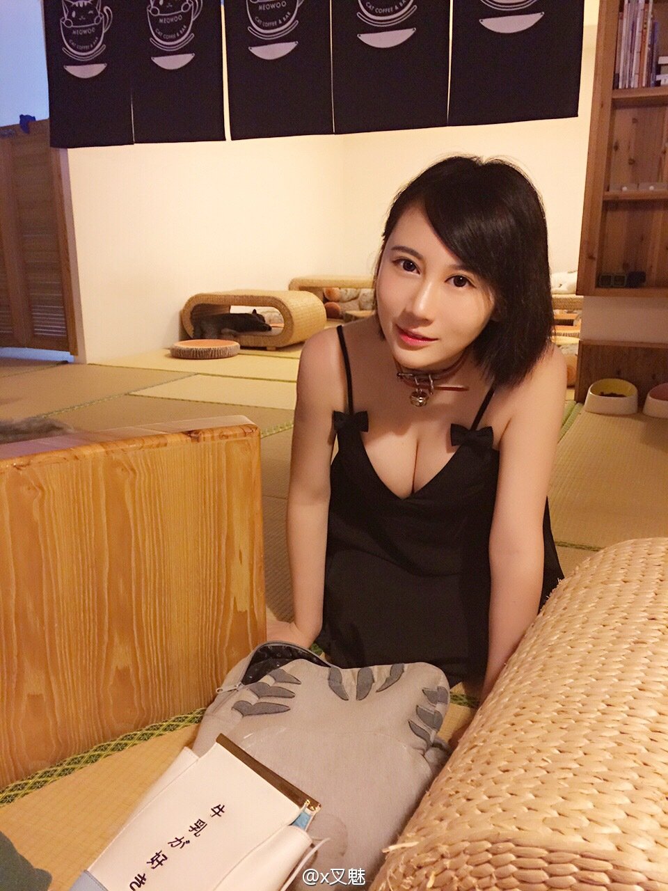 x叉魅 大胸妹微博私房照诱惑写真图