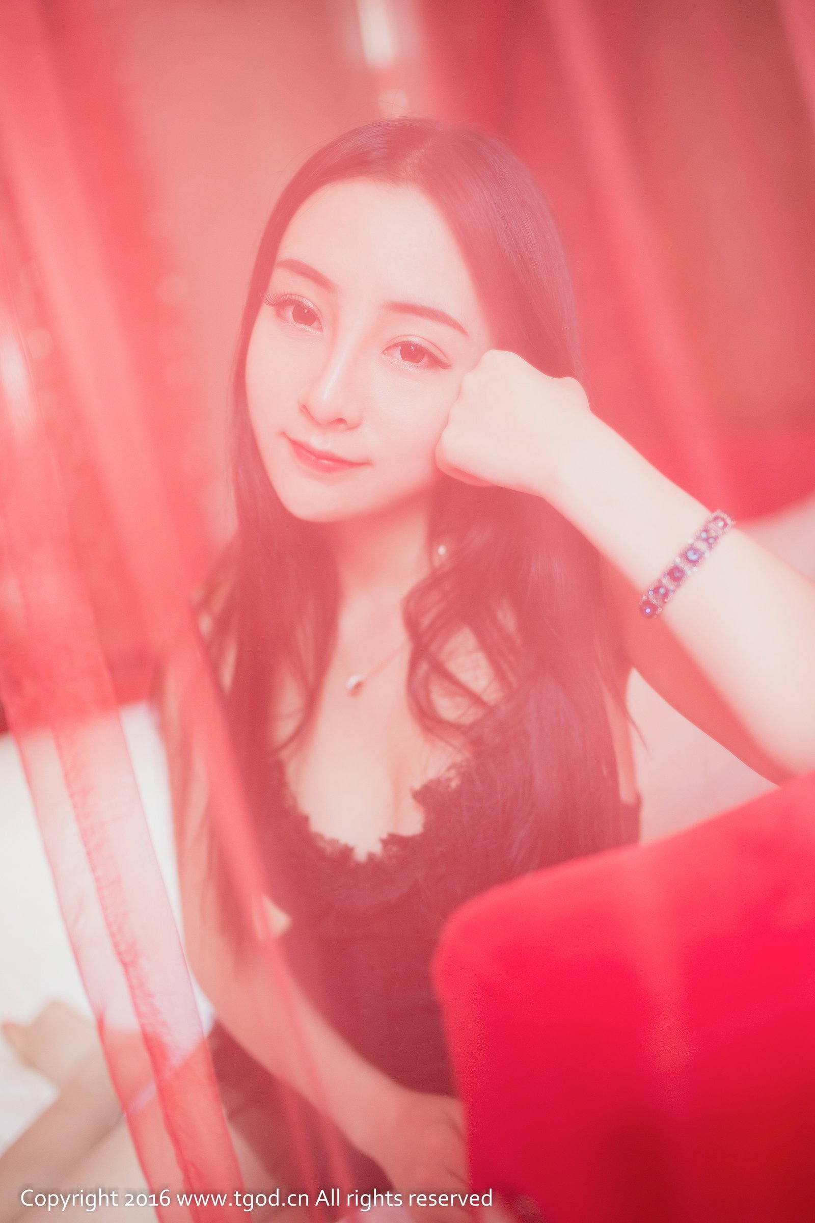 陳Vicky [TGOD推女神]高清写真图娇娇欲滴大红唇