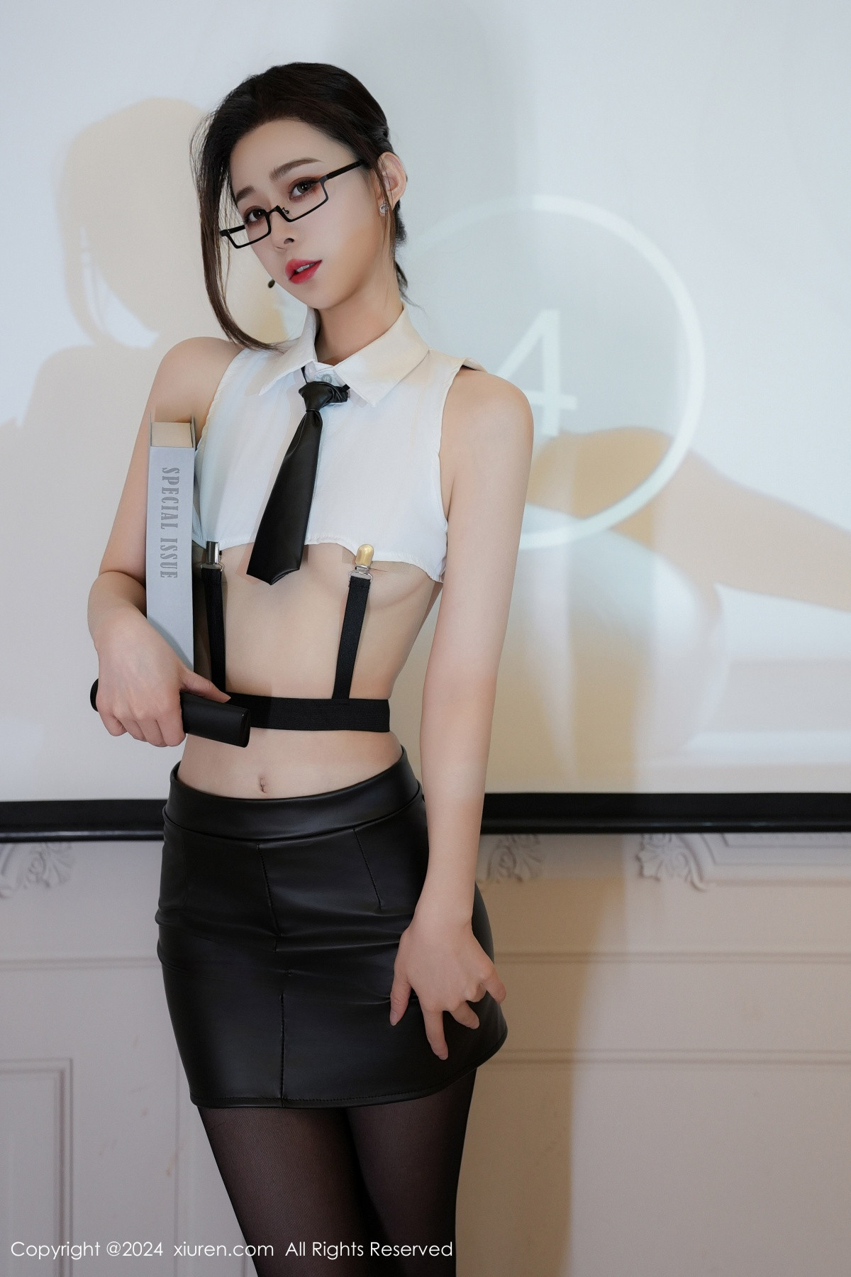 [XiuRen]高清写真图 2024.10.28 No.9353 糖糖❤ 黑丝美腿