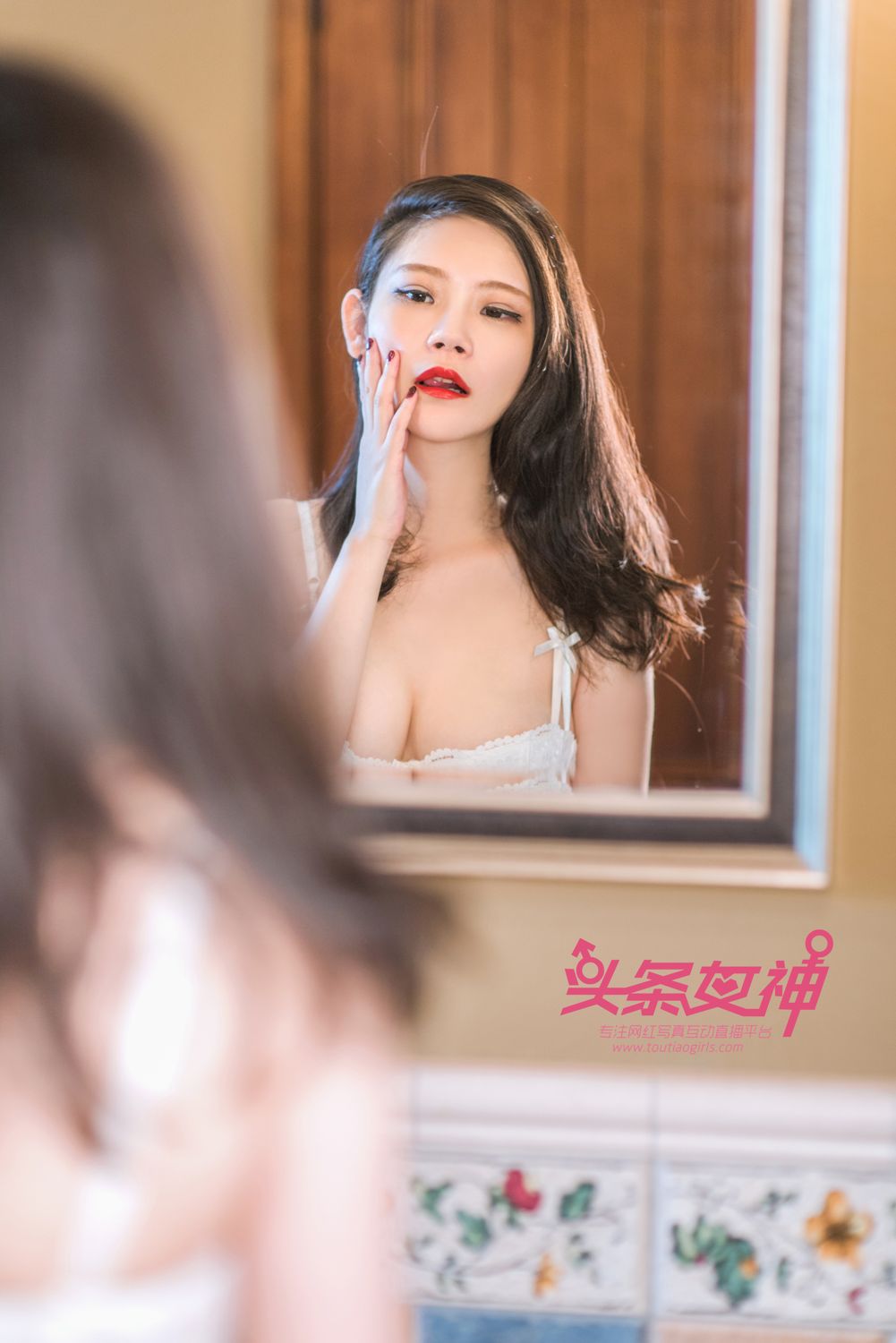 透明欲娘林小美 冷艳迷人小长腿