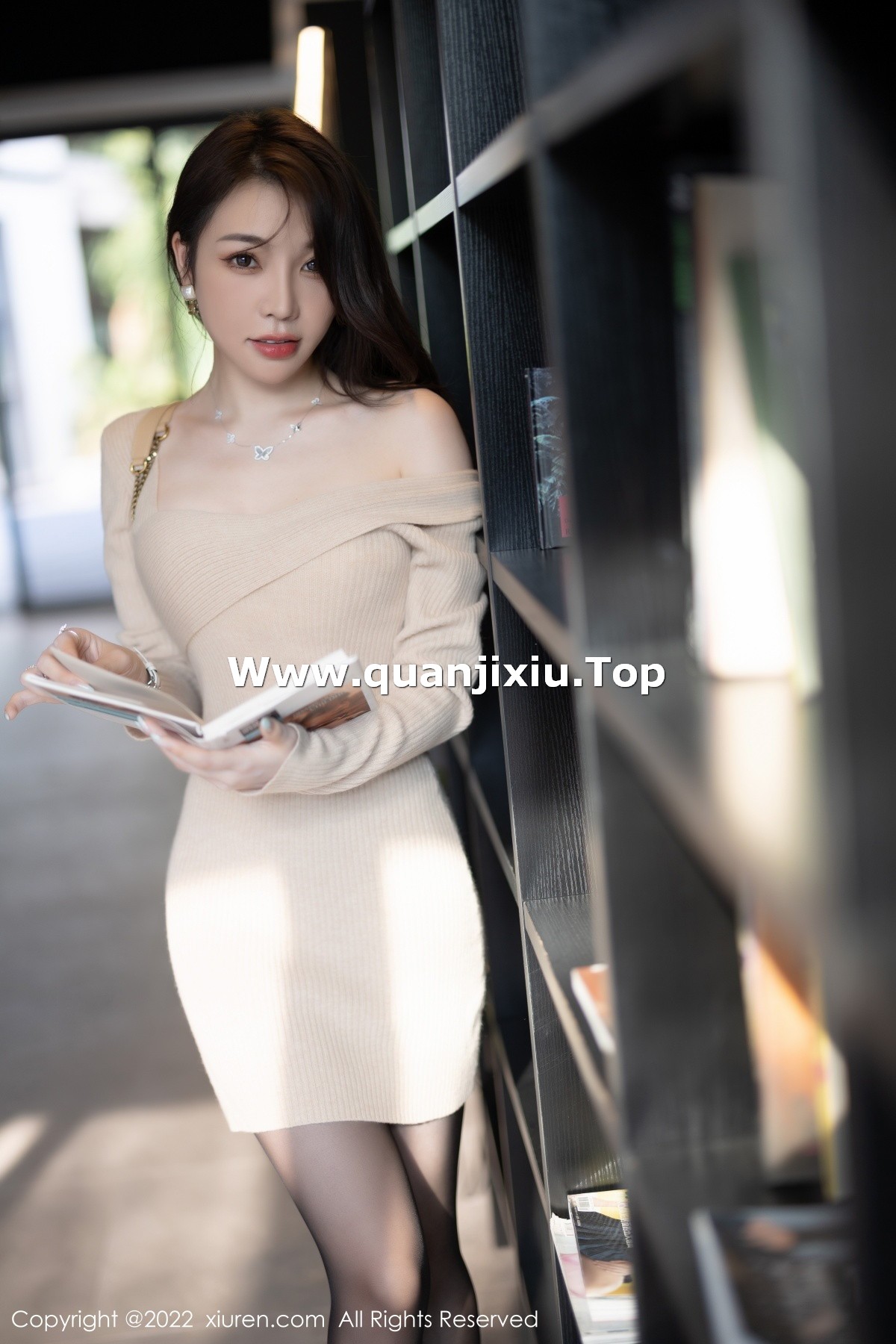 [XiuRen]高清写真图 2022.12.02 No.5945 徐莉芝Booty 丰腴美腿