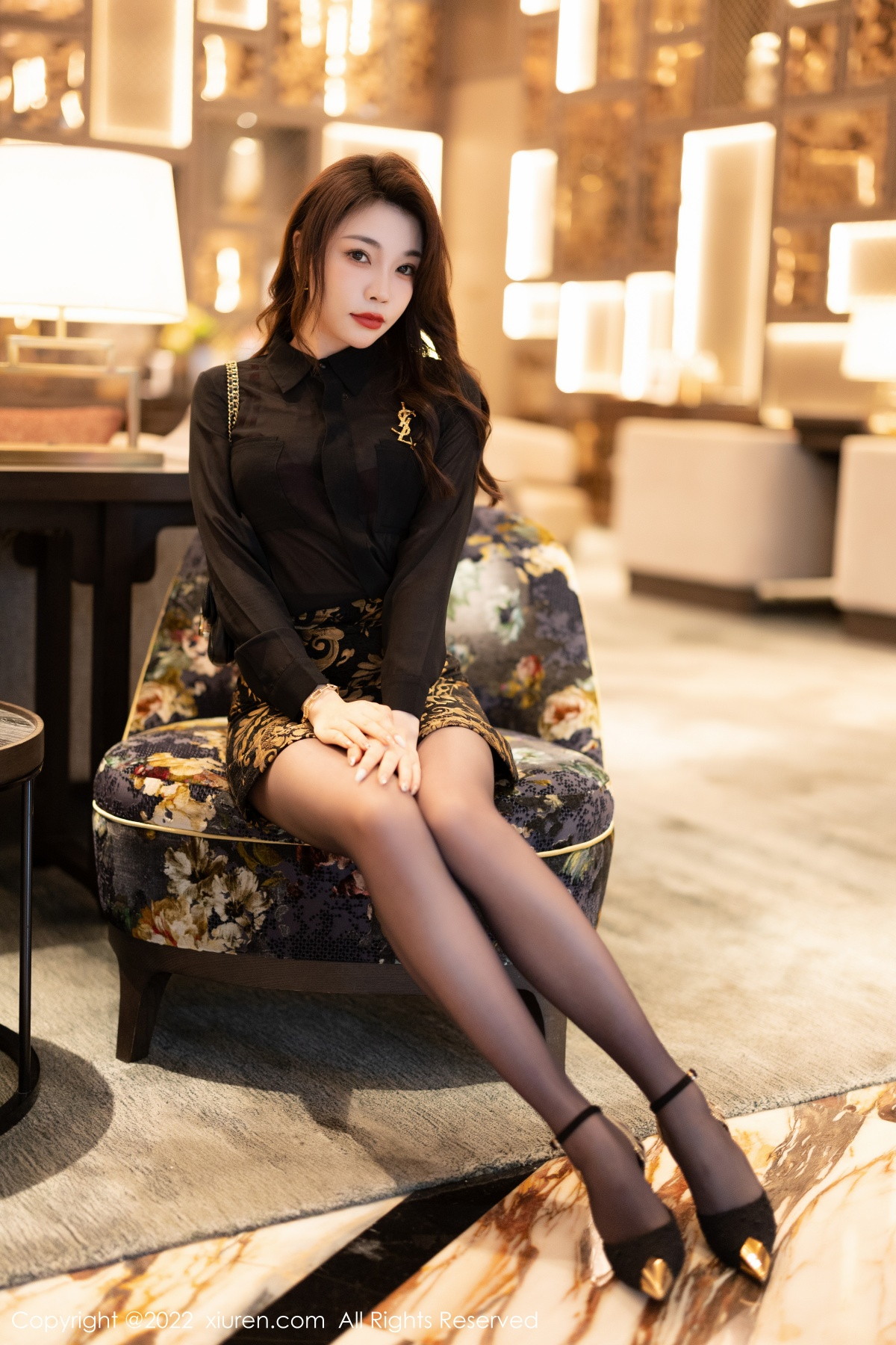 [XiuRen]高清写真图 2022.12.05 No.5953 徐莉芝Booty 黑丝美腿