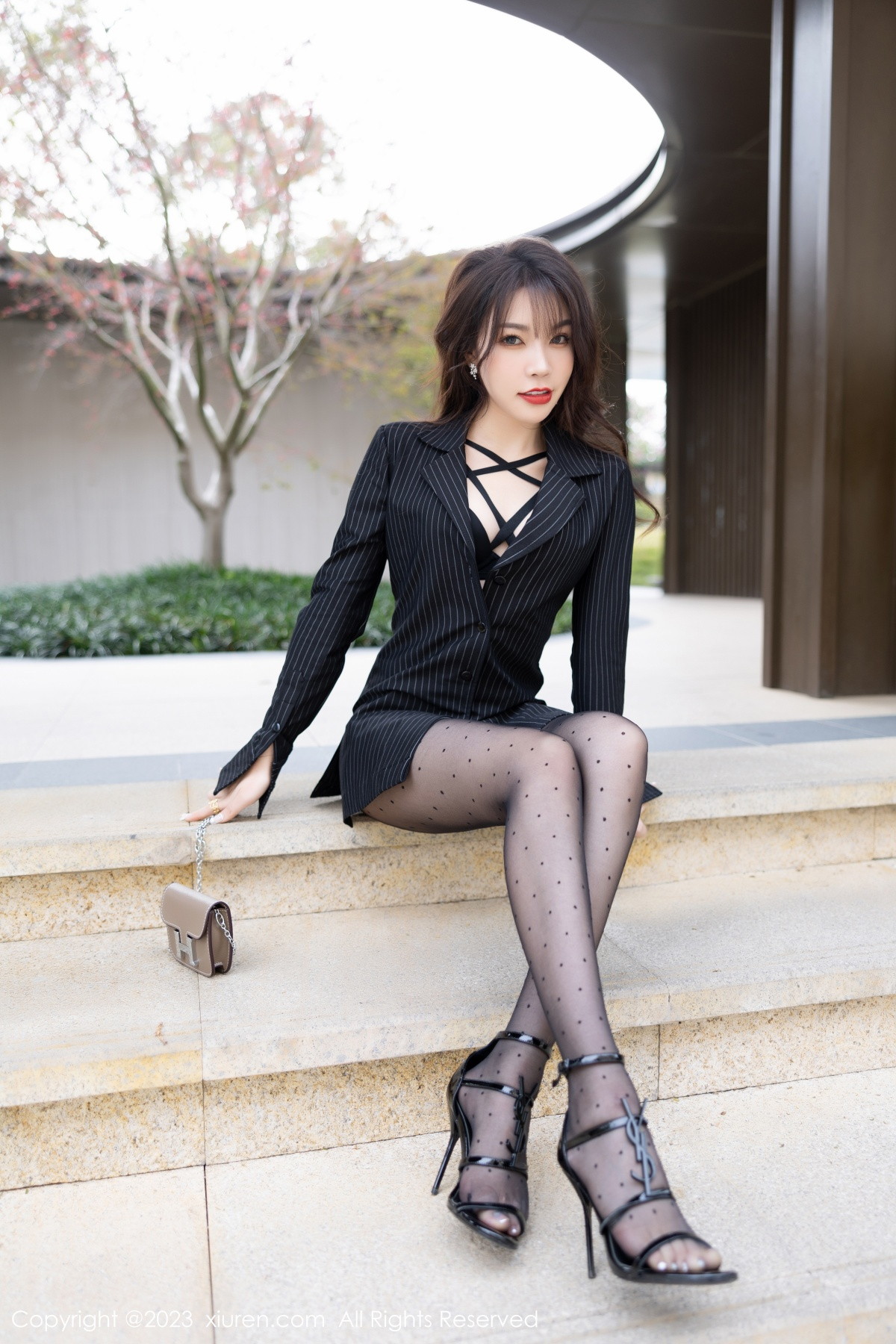 [XiuRen]高清写真图 2023.01.30 No.6191 徐莉芝Booty 黑丝美腿