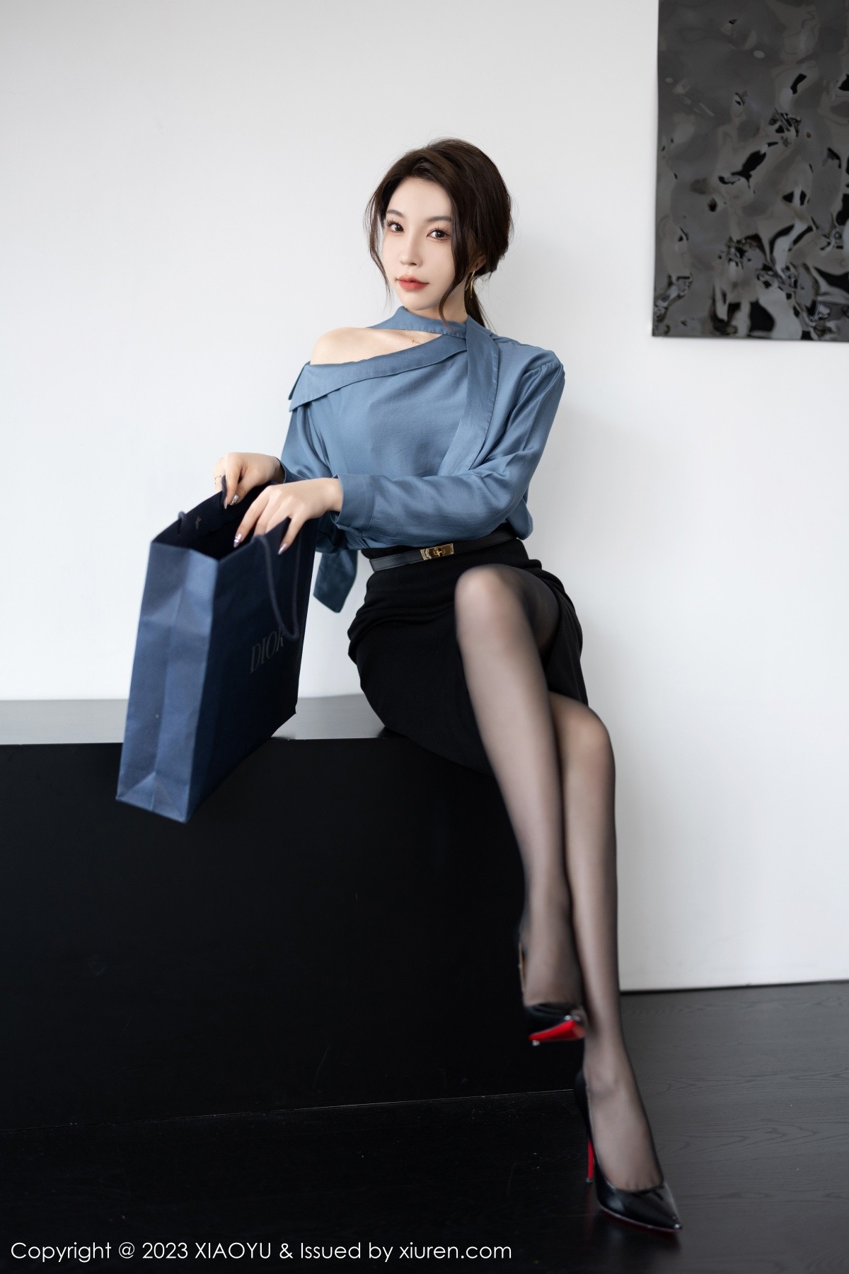 [XIAOYU]高清写真图 2023.03.06 VOL.979 徐莉芝Booty 黑丝短裙