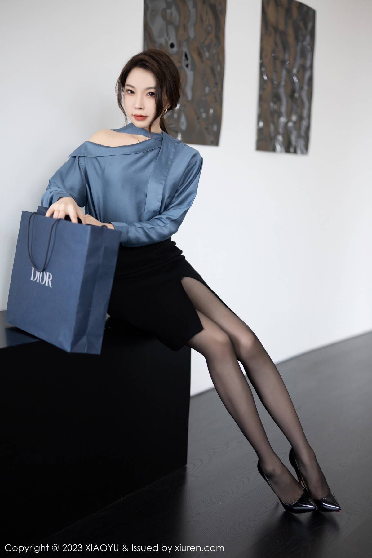 [XIAOYU]高清写真图 2023.03.06 VOL.979 徐莉芝Booty 黑丝短裙