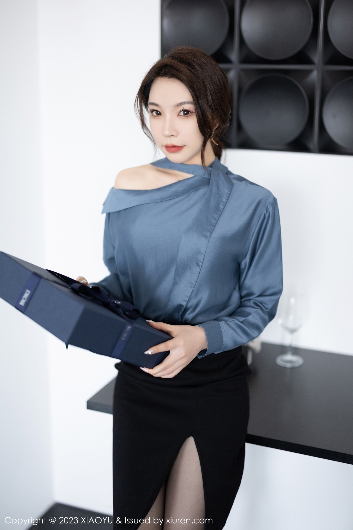 [XIAOYU]高清写真图 2023.03.06 VOL.979 徐莉芝Booty 黑丝短裙