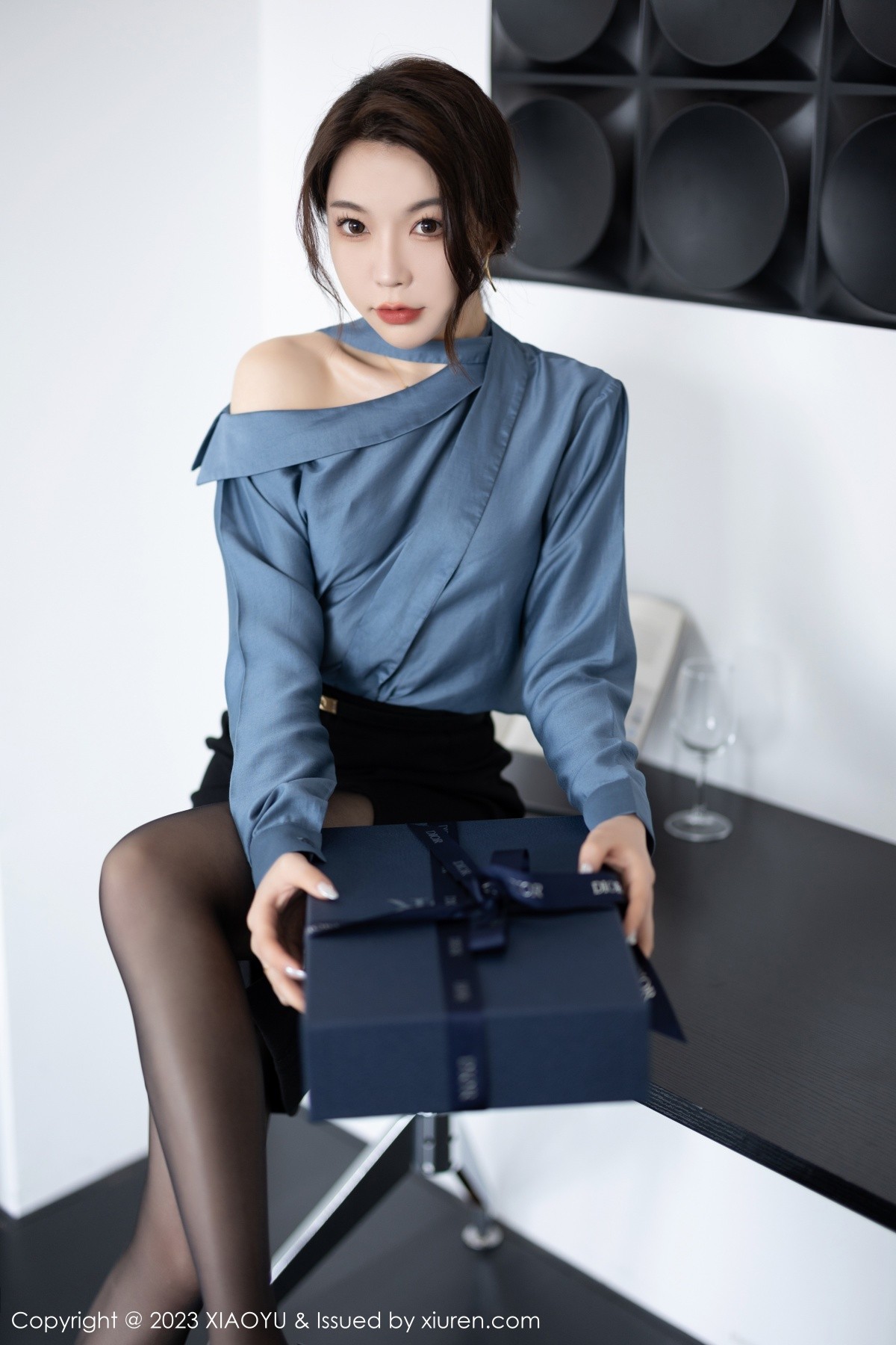 [XIAOYU]高清写真图 2023.03.06 VOL.979 徐莉芝Booty 黑丝短裙