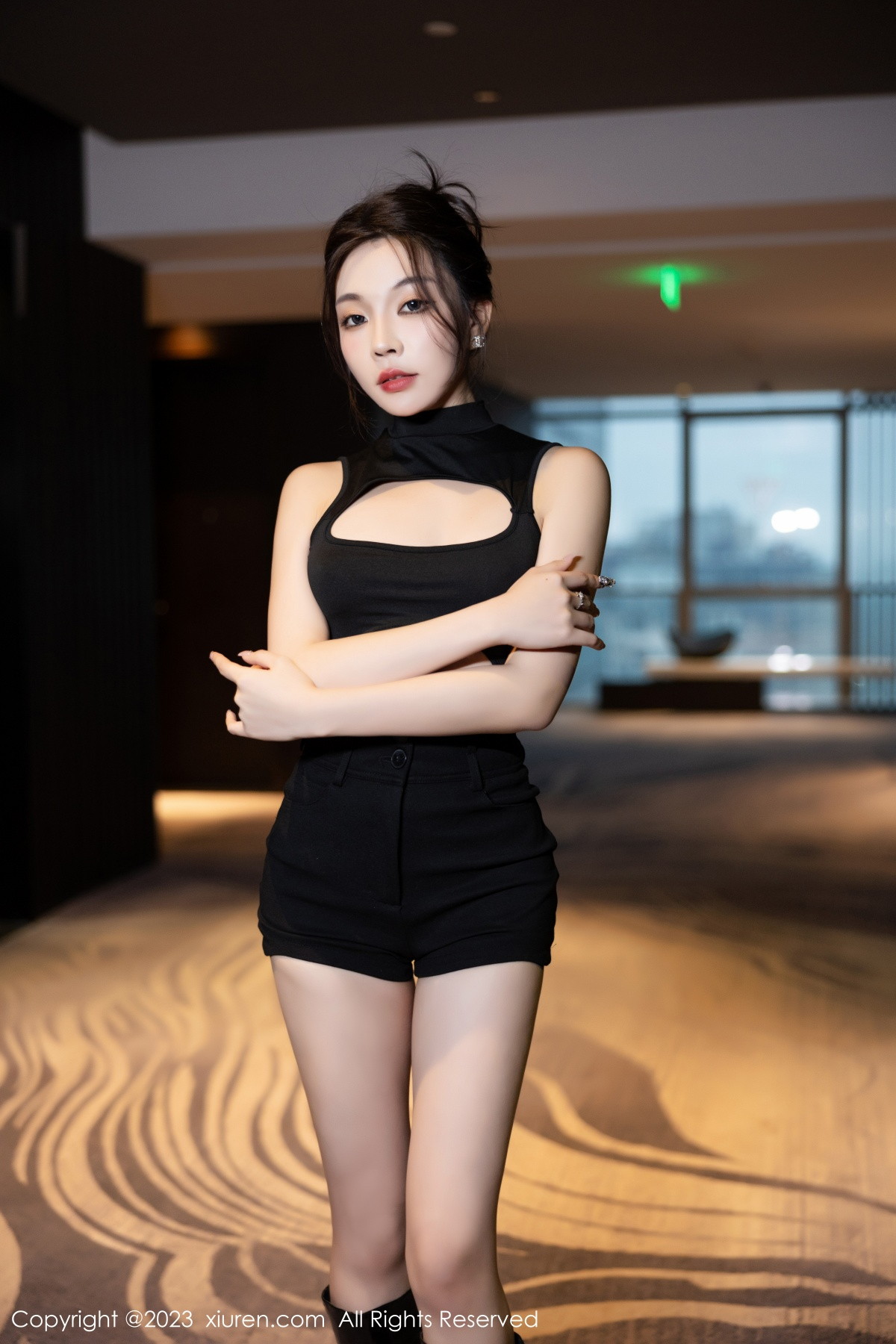 [XiuRen]高清写真图 2023.09.22 No.7432 徐莉芝Booty 美腿短裙