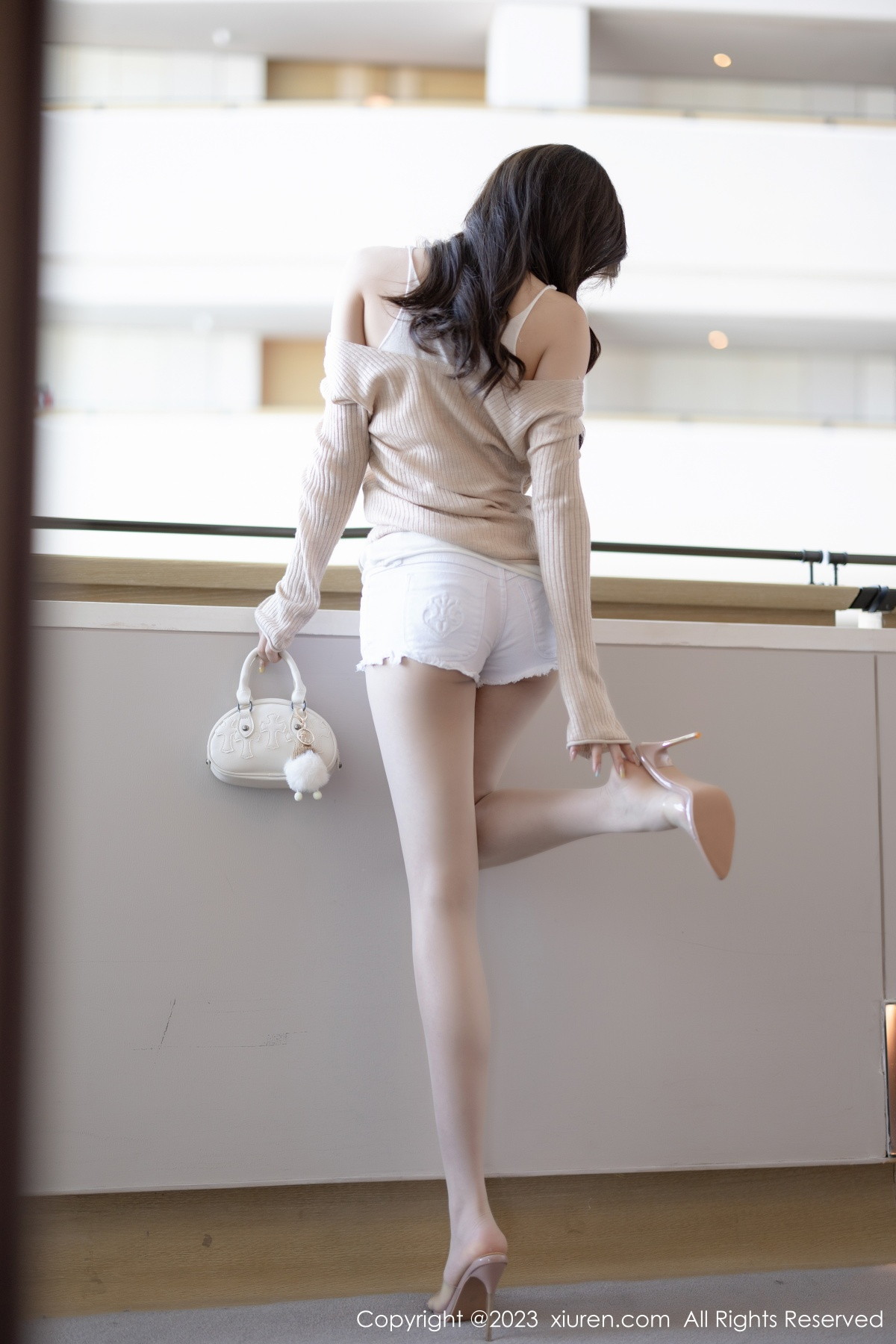 [XiuRen]高清写真图 2023.11.10 No.7647 徐莉芝Booty 丝袜美腿
