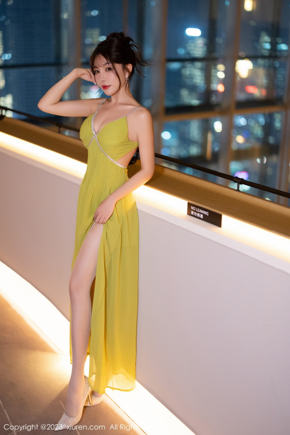 [XiuRen]高清写真图 2023.11.21 No.7696 徐莉芝Booty 长裙美腿