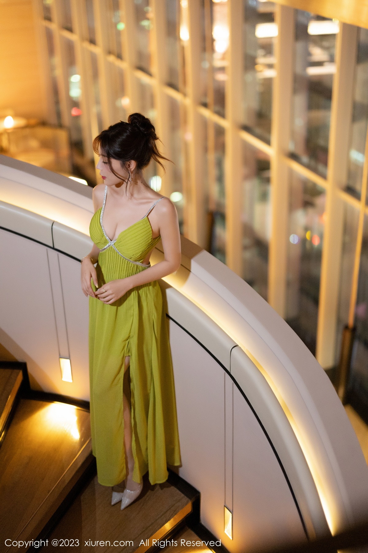 [XiuRen]高清写真图 2023.11.21 No.7696 徐莉芝Booty 长裙美腿