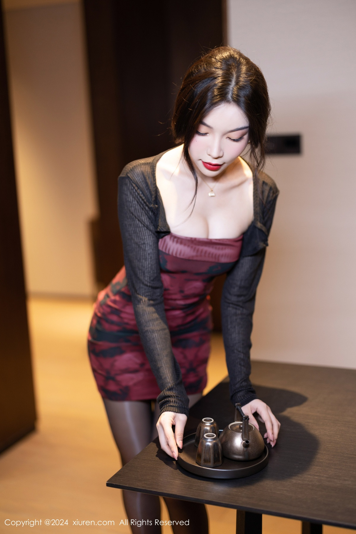 [XiuRen]高清写真图 2024.06.06 No.8664 徐莉芝Booty 黑丝美腿