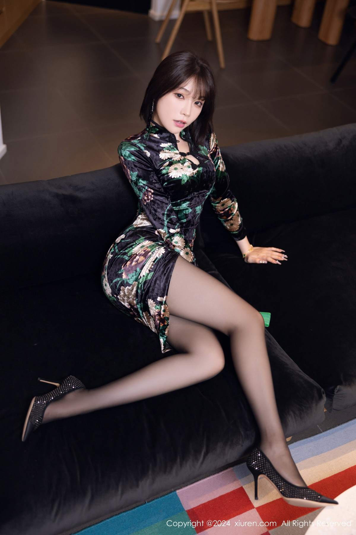 [XiuRen]高清写真图 2024.07.17 No.8876 徐莉芝Booty 黑丝美腿