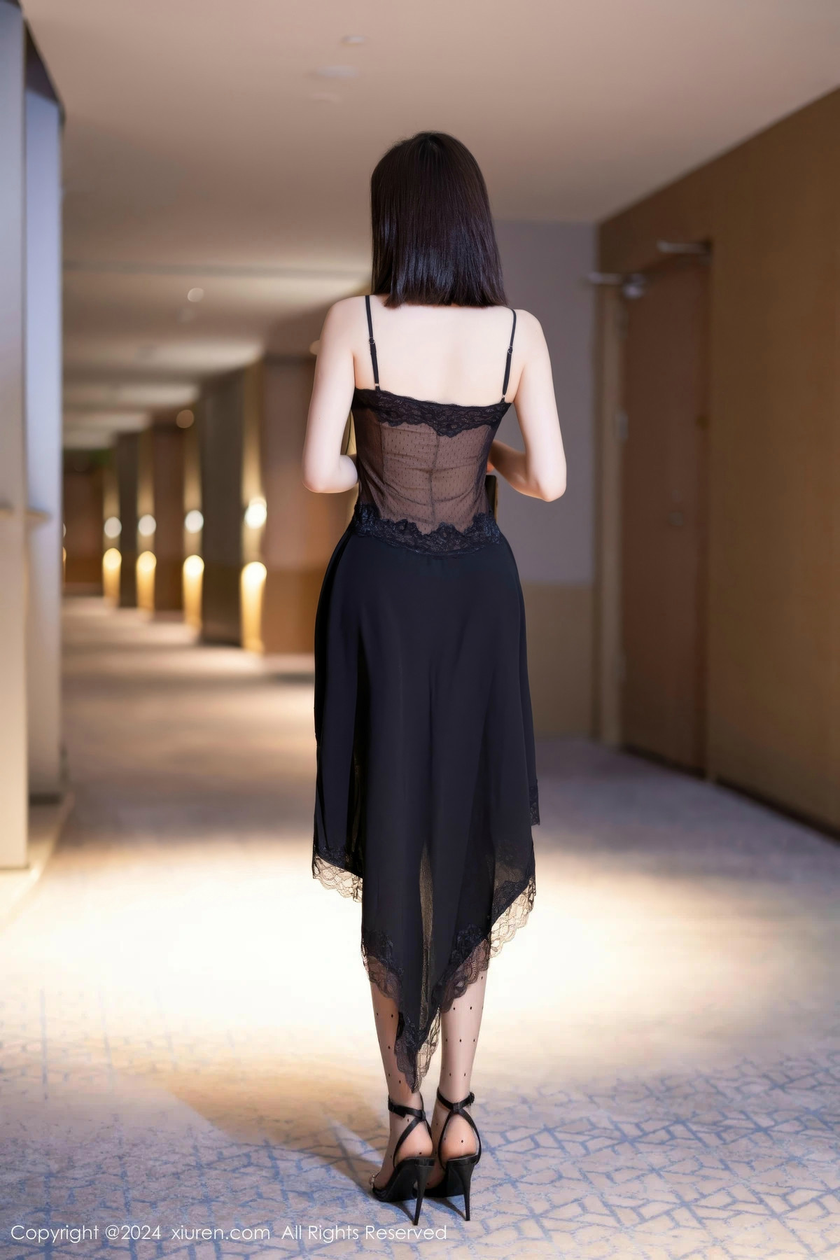 [XiuRen]高清写真图 2024.10.24 No.9339 徐莉芝Booty美腿黑丝