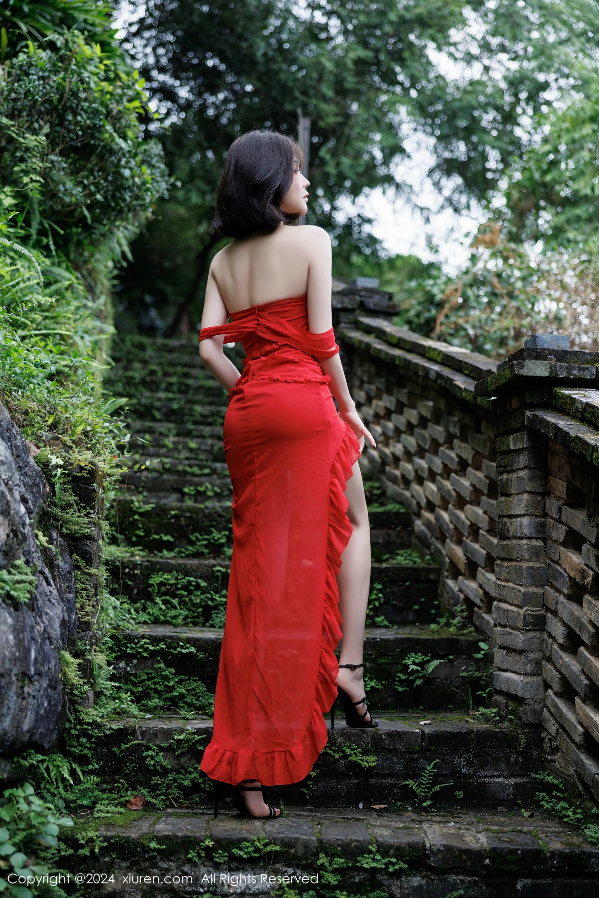 [XiuRen]高清写真图 2024.11.14 No.9449 徐莉芝Booty 黑丝美腿