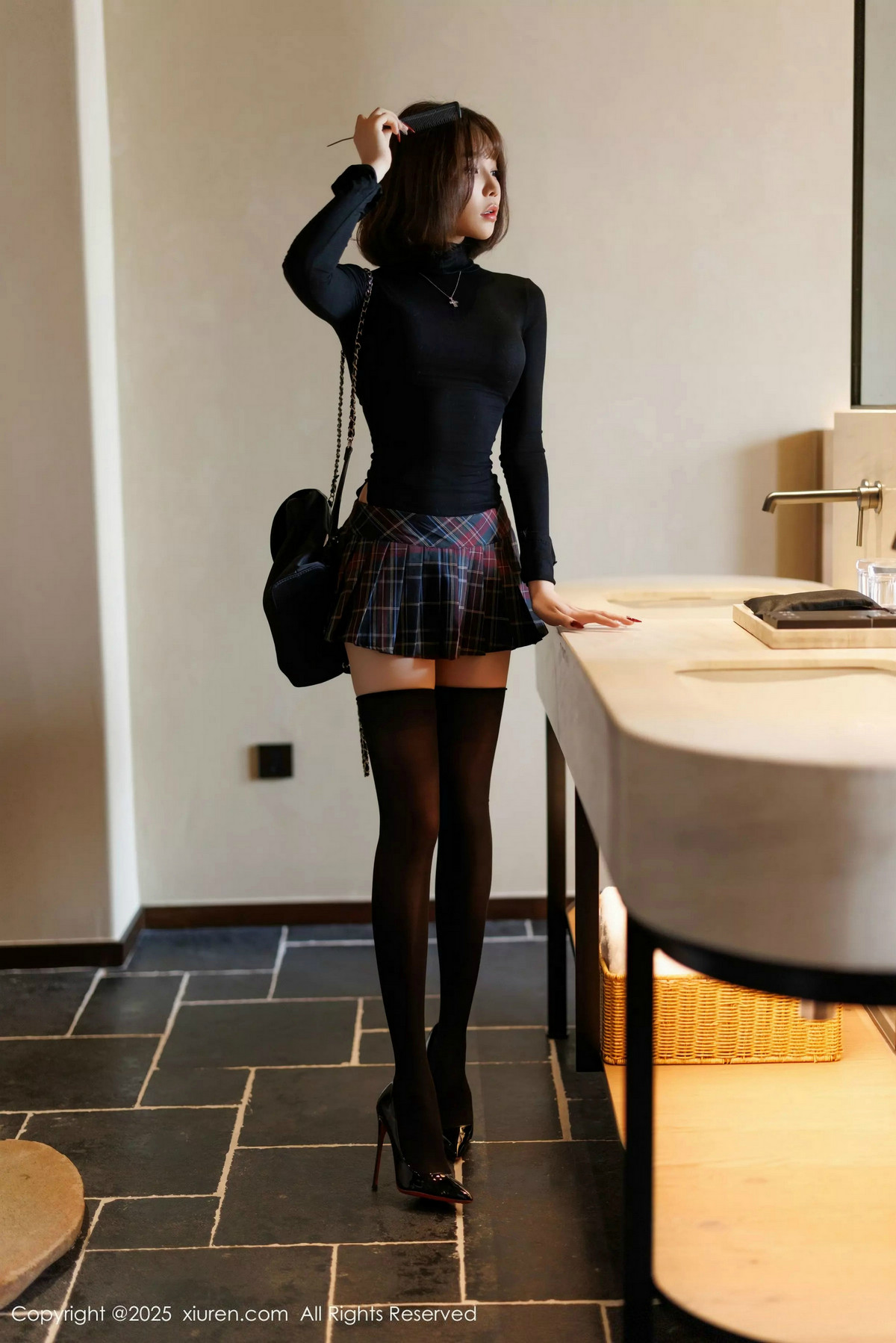 [XiuRen]高清写真图 2025.02.27 No.9944 徐莉芝Booty 黑丝美腿