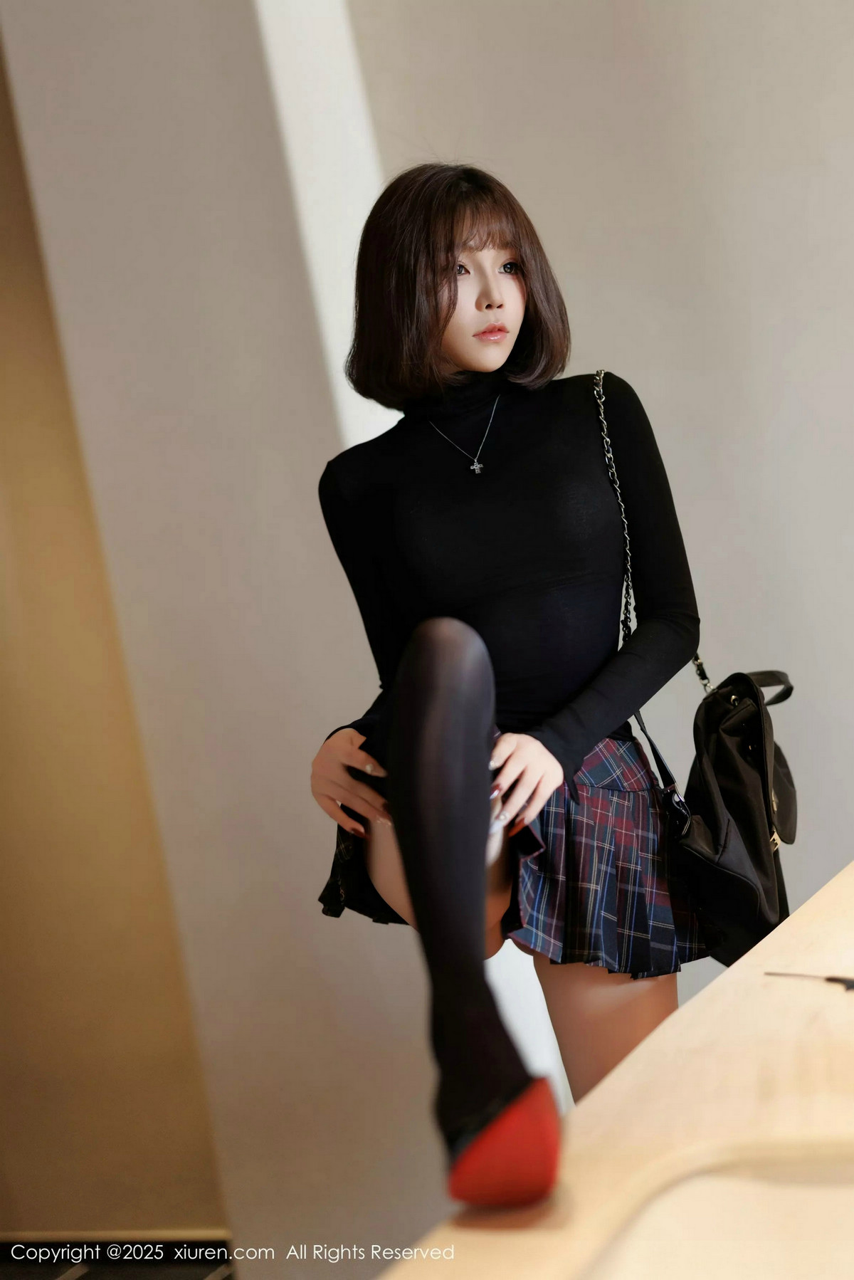 [XiuRen]高清写真图 2025.02.27 No.9944 徐莉芝Booty 黑丝美腿
